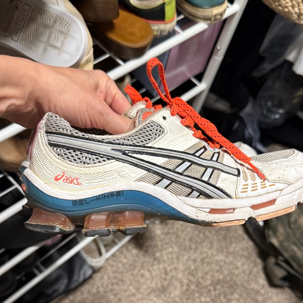 Asics White and Red Gel-Kinsei Sneakers